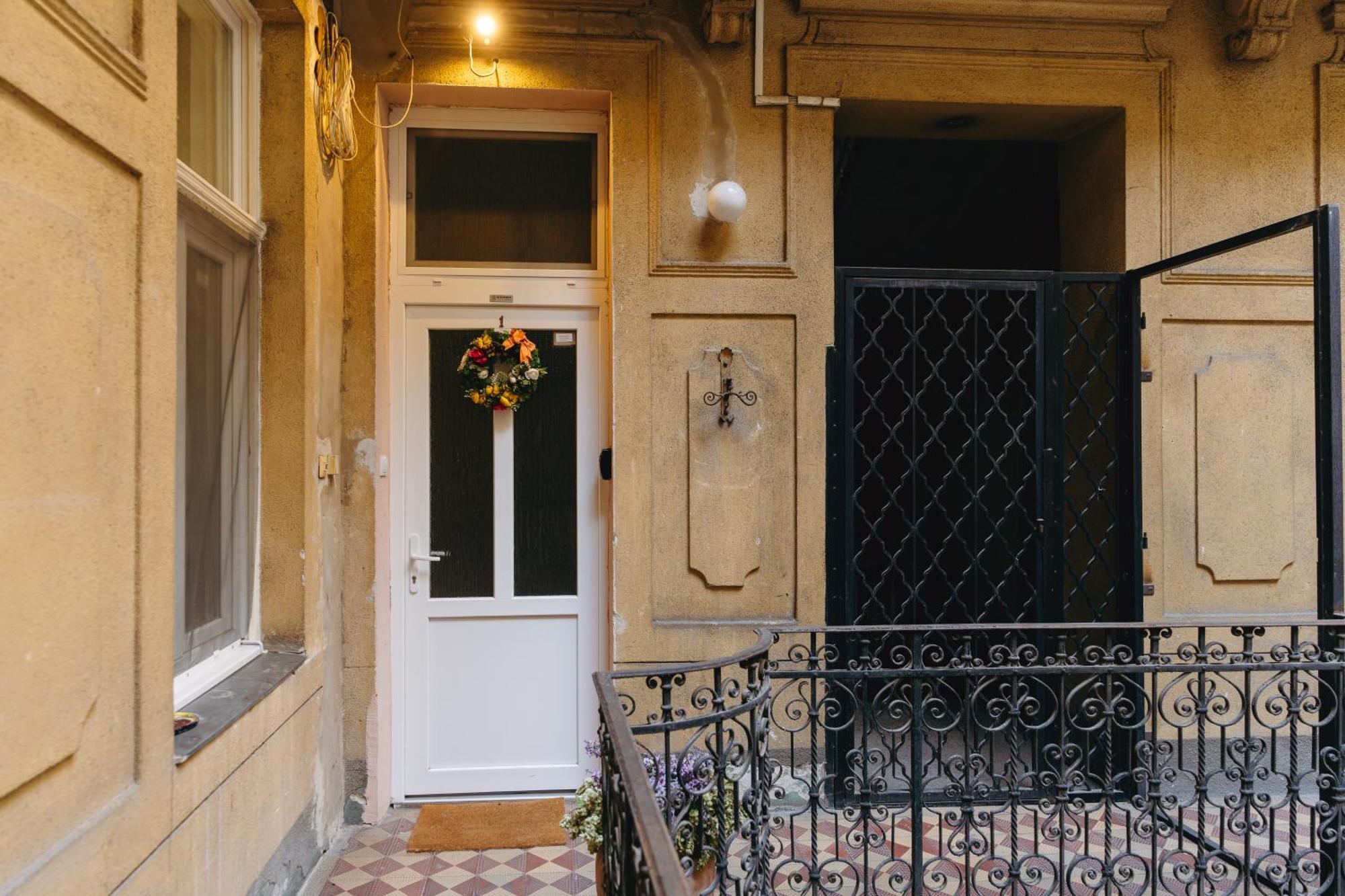 Bercsenyi Apartments - Close To The Gellert Thermal Bath Budapest Exterior photo